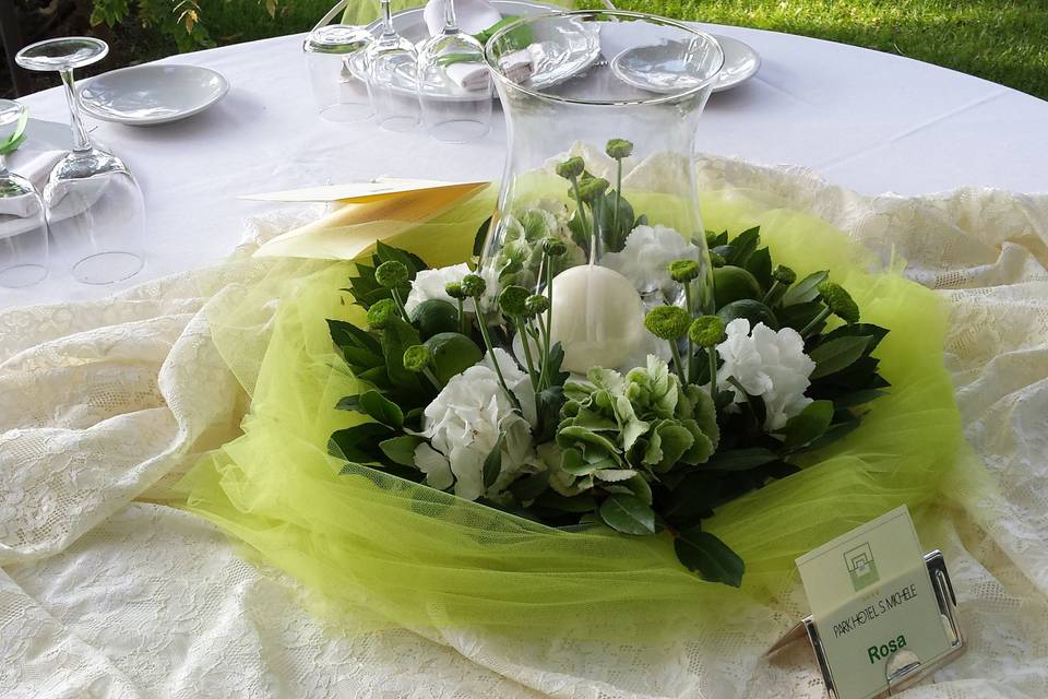 Composizione fiori tavoli