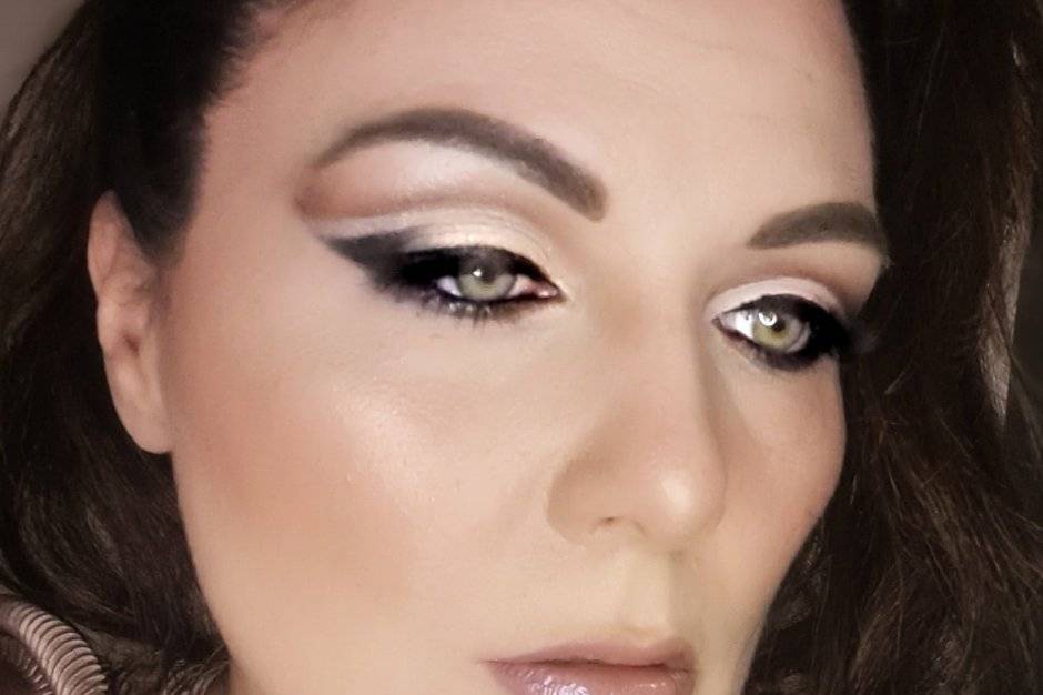 Cut crease