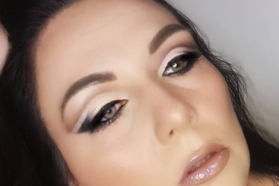 Cut crease