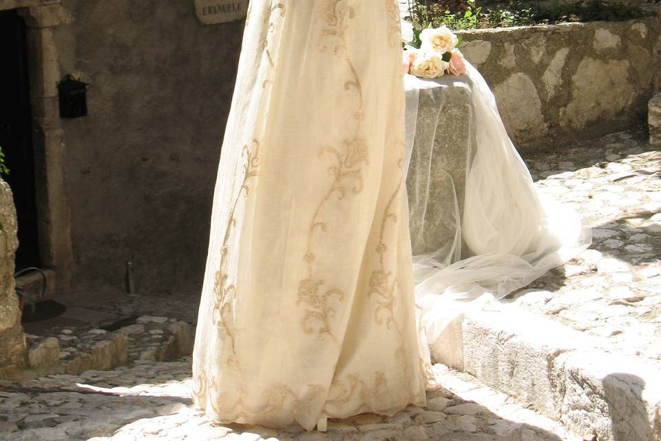 Abito d'epoca 1810. Ambientazione presso borgo storico