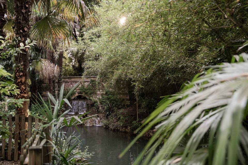 Sorgente d'acqua nel parco