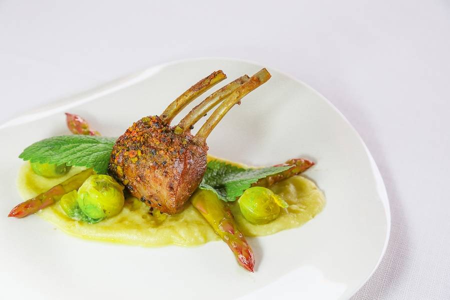 Rack di agnello ai pistacchi