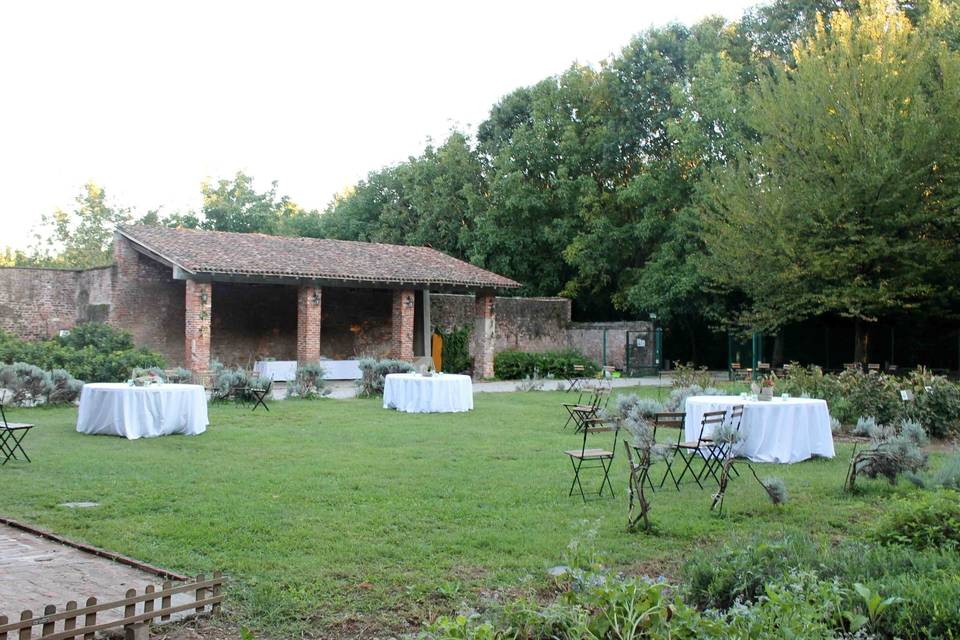 Buffet sotto il portico