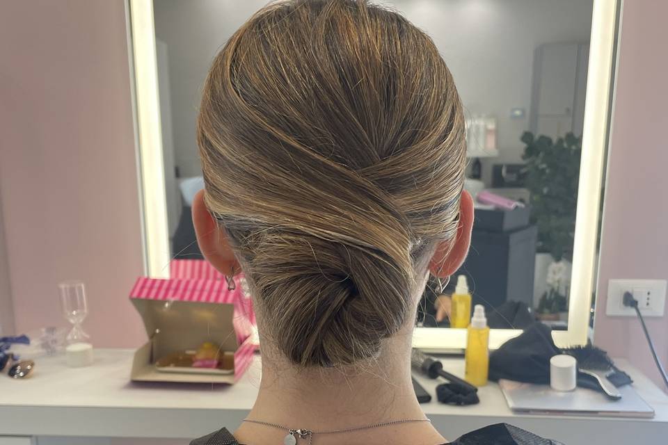 Chignon romantico elegante e s