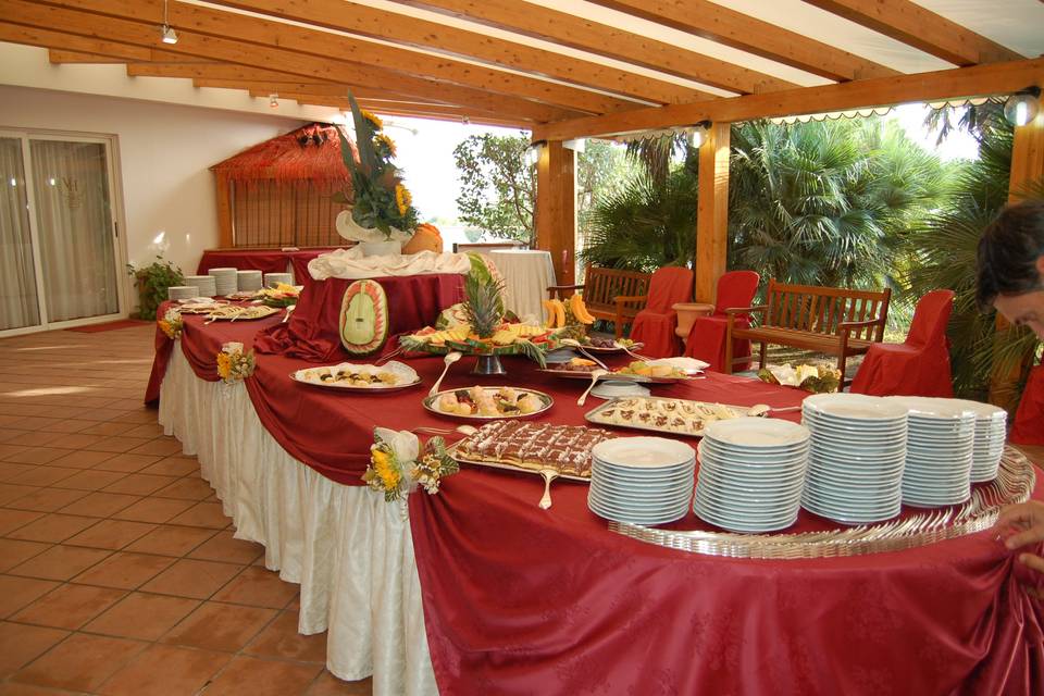 Il buffet di frutta e dolci