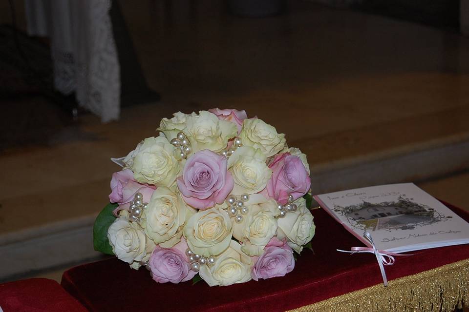 Bouquet Sposa rose e perline