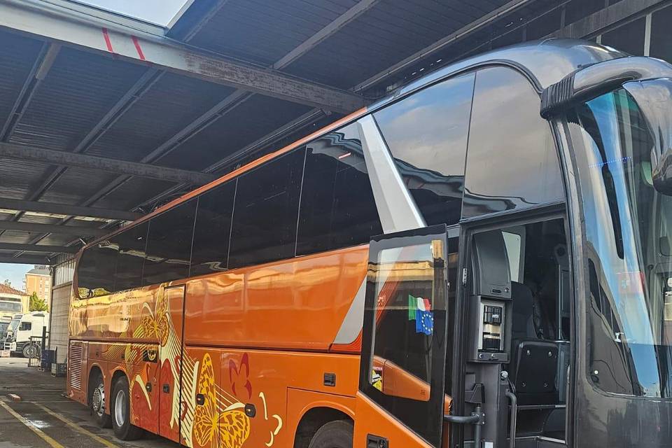 Bus 57 posti