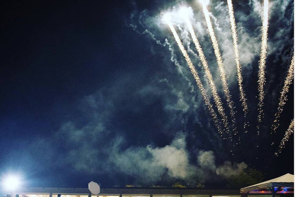 Fuochi d'artificio in piscina