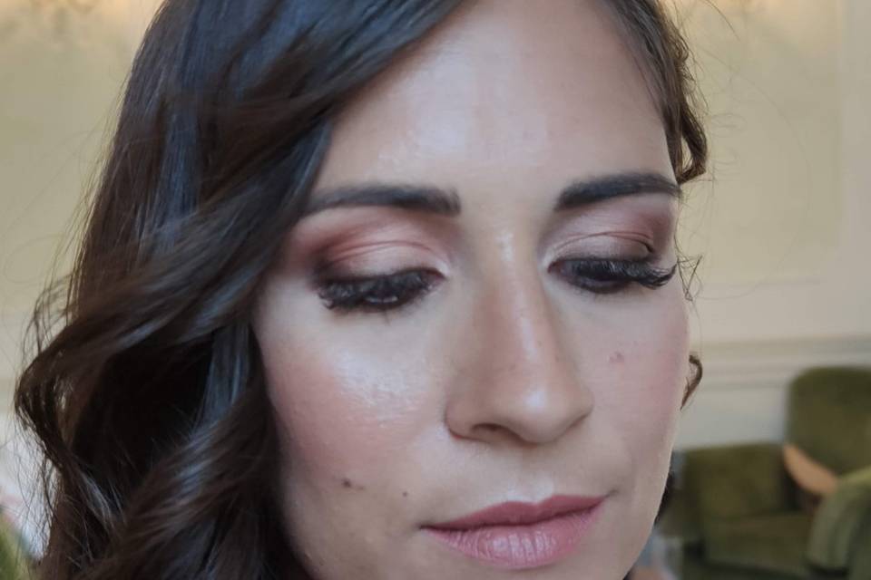 Bridesamid make up