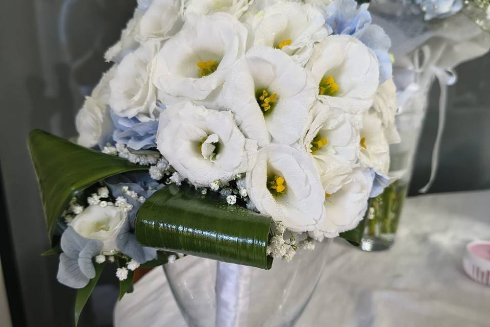 Bouquet lisianthus e ortensia