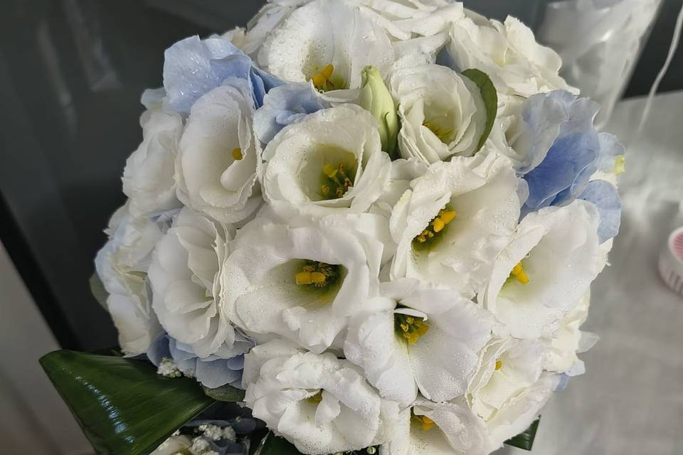Fiore all'occhiello nascosto