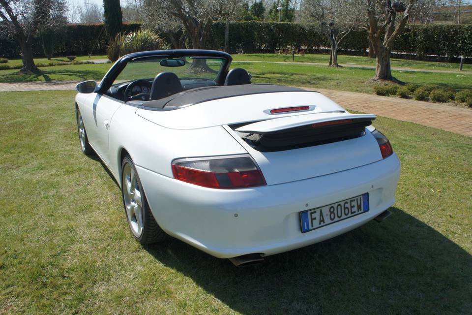 Porsche 911 Carrera 4 volante