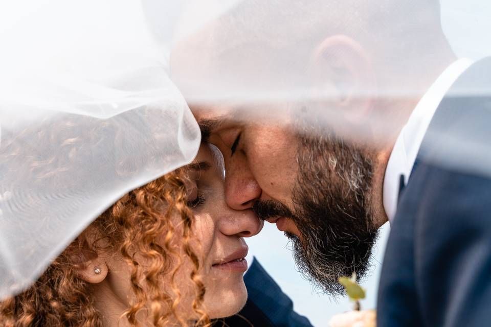 Kiss, assisi, veil