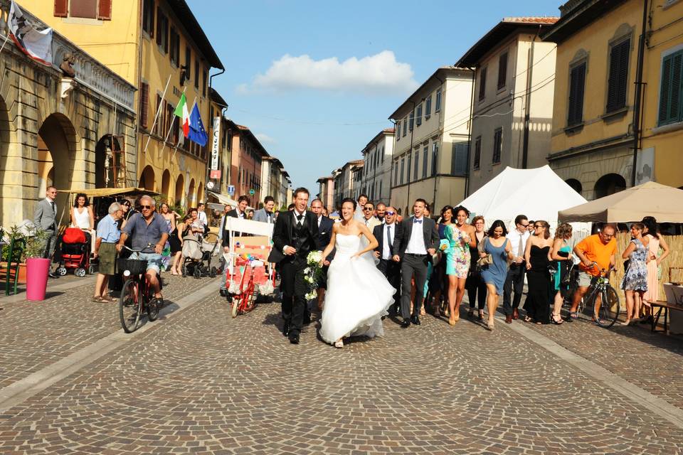 Corsa sposi in corso a Cascina