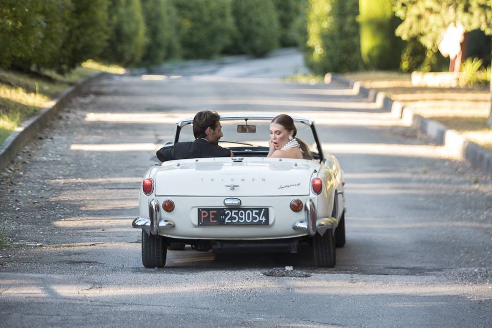 Entrata con macchina d'epoca