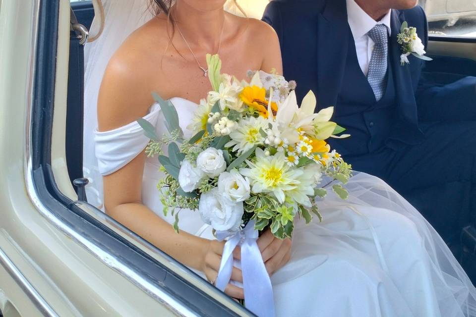 Sposa con bouquet