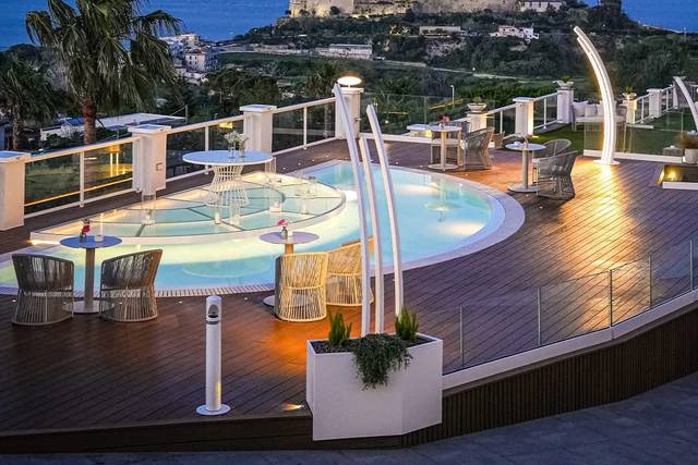 Terrazza con piscina