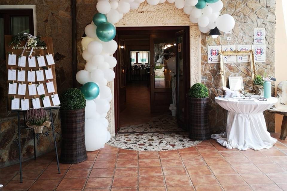 Ingresso ristorante con palloncini