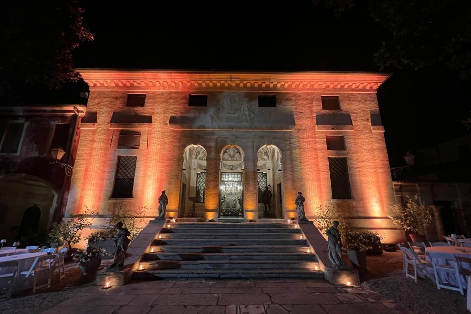 Illuminazione colonne facciata