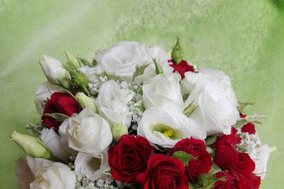 Bouquet sposa bianco e rosso