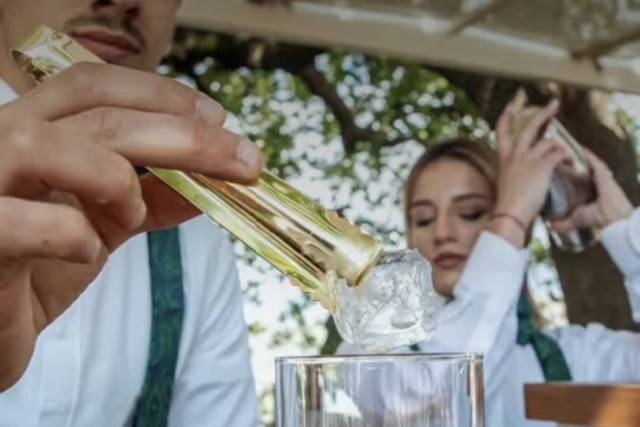 Chic bar catering