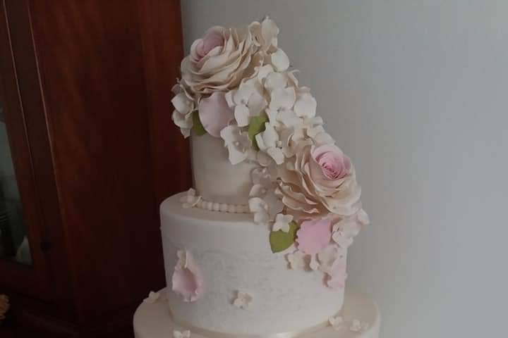 Wedding cake shabby