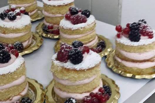 Mini naked cakes