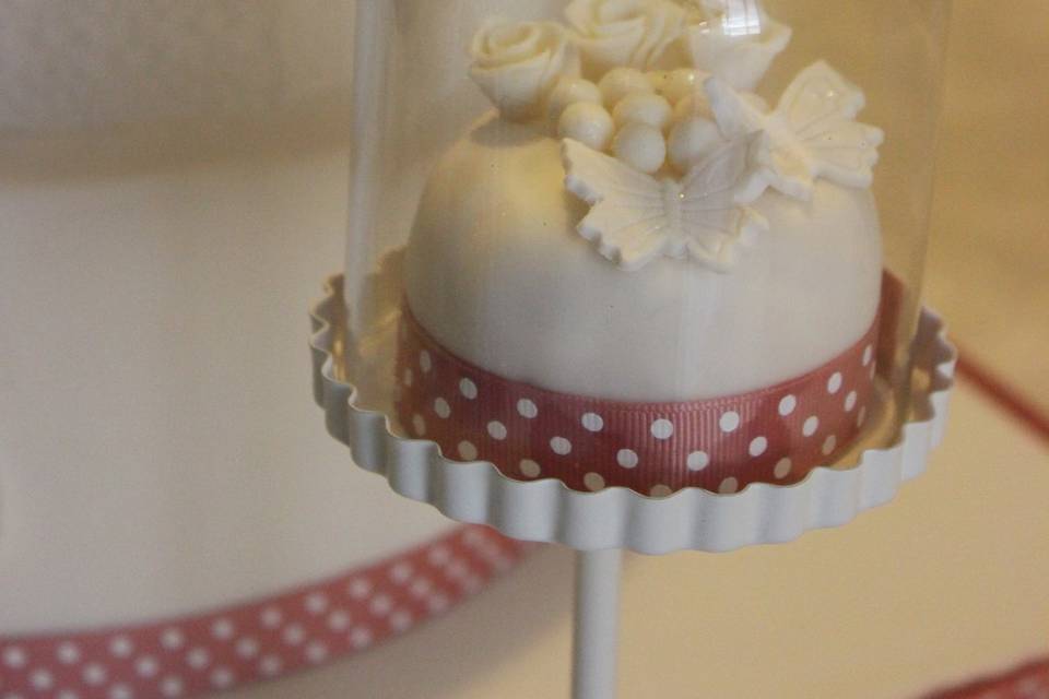 Mini wedding cake