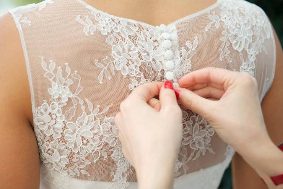 Assistenza e vestizione sposa