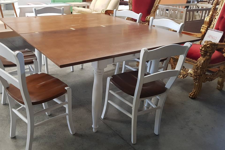 Tavolo con sedie shabby