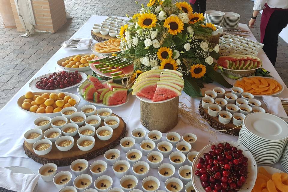 Buffet di dolci e frutta