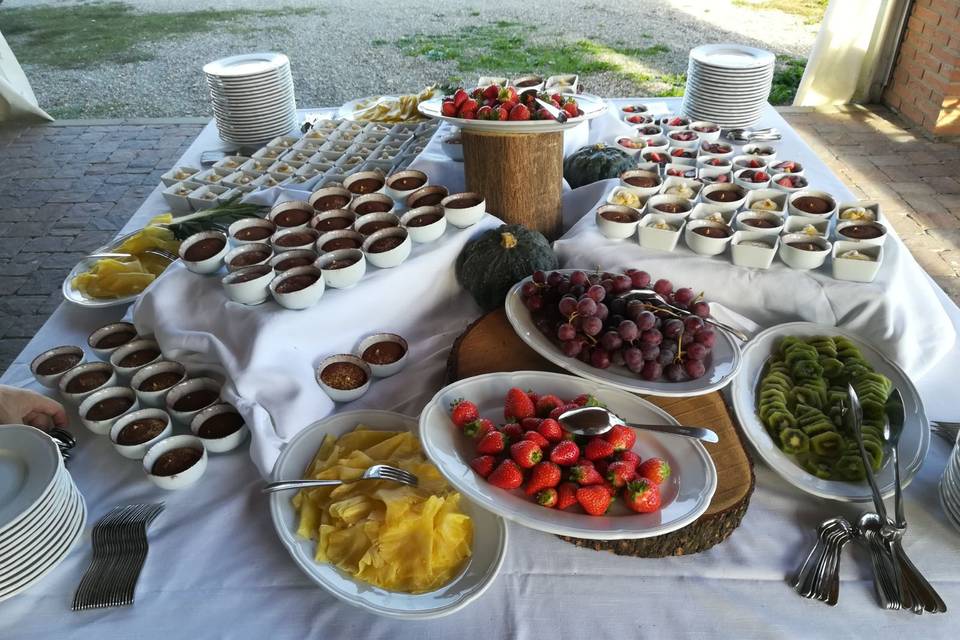 Buffet di dolci e frutta