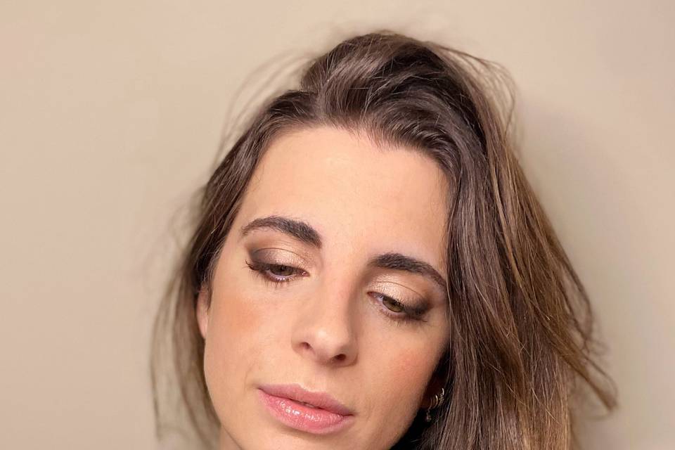 Soft glam make-up