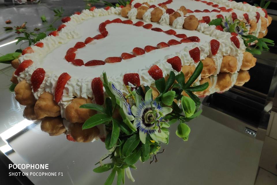 Torta nuziale in preparazione