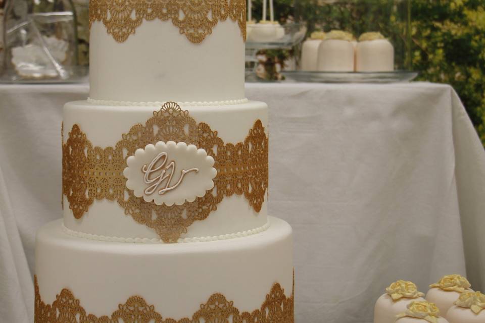 Golden lace cake