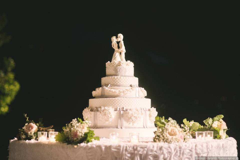 Silver wedding cake