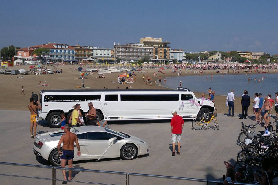 Matrimonio spiaggia limousine