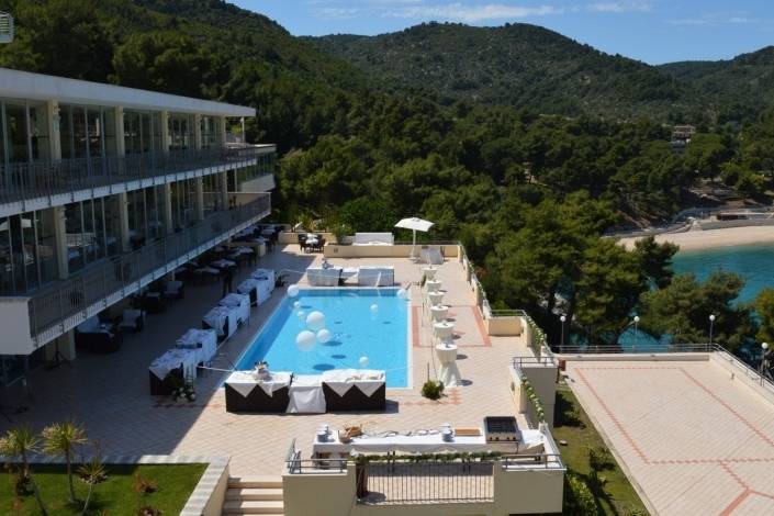 L' aperitivo ai bordi piscina