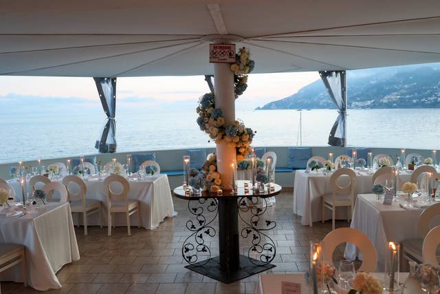 Allestimento tavoli