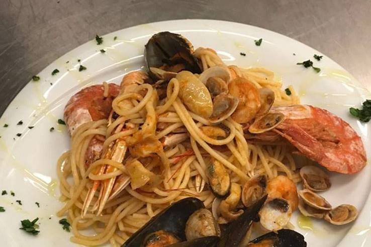 Primo di pesce allo scoglio