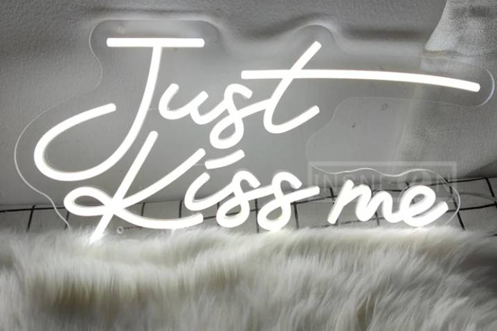 Kiss me luminoso