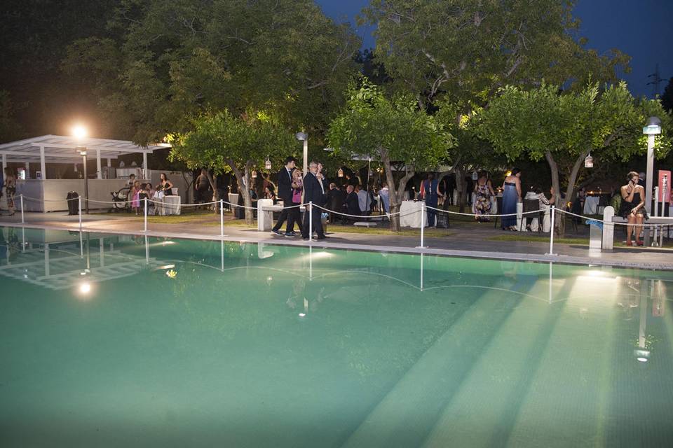 Aperitivo in piscina