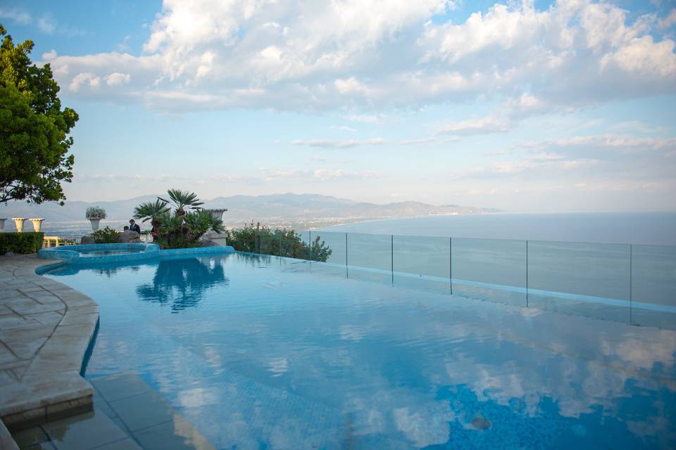 Infinity pool