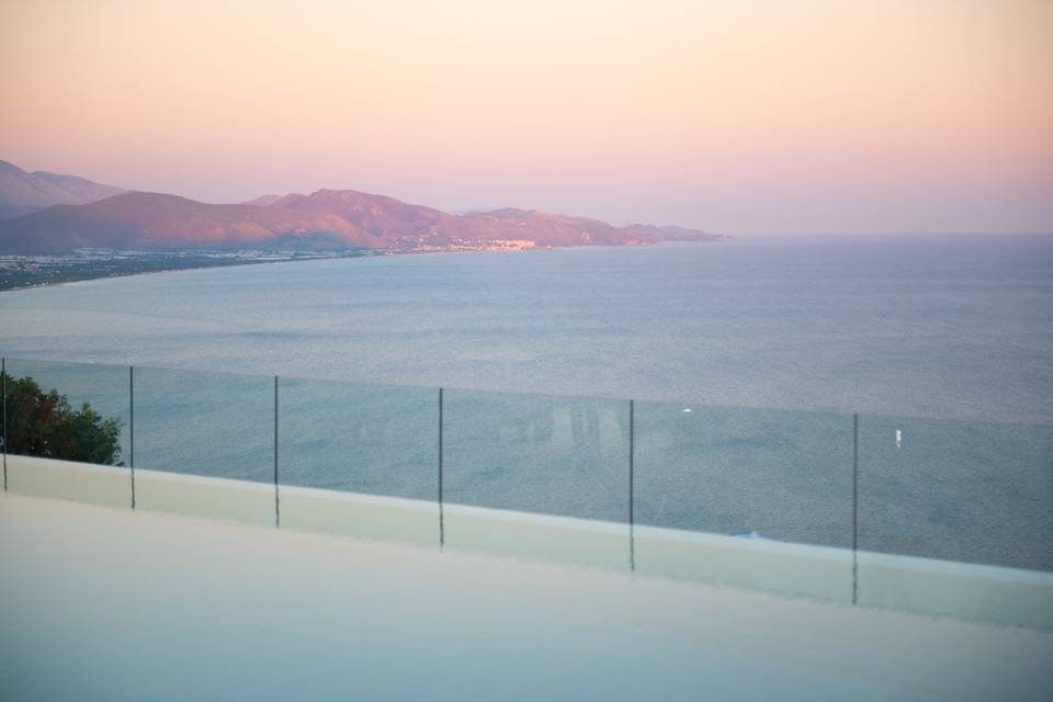 Infinity pool