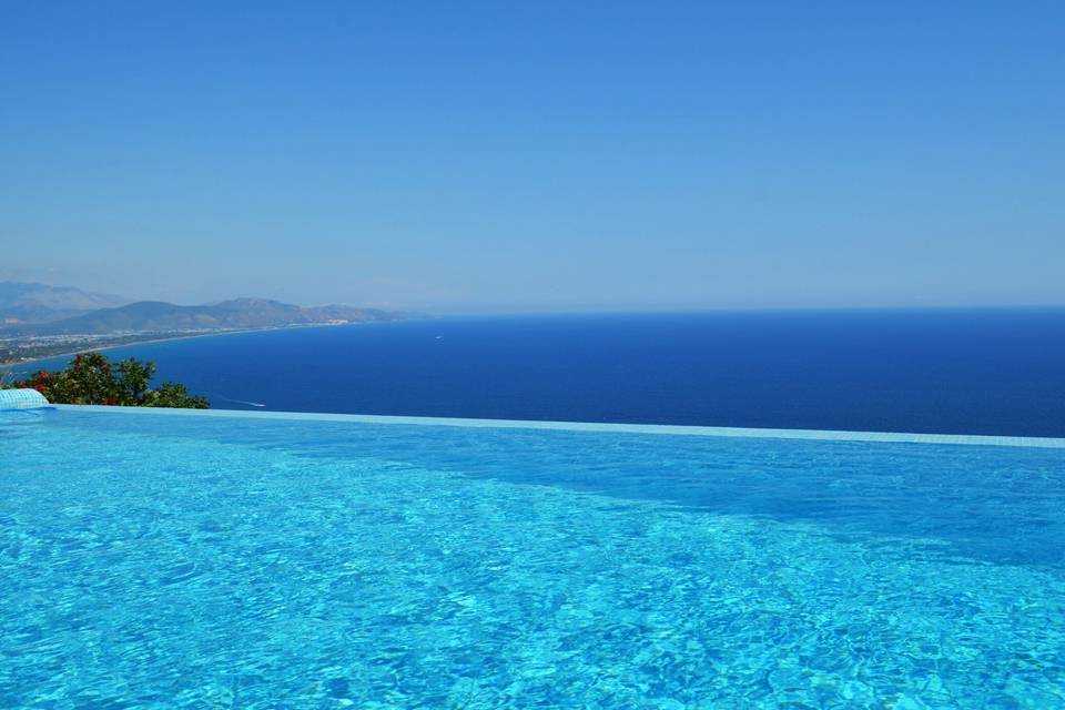 Infinity pool