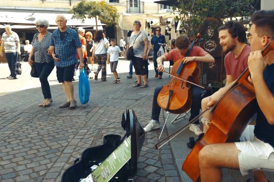 Shutter acoustic trio