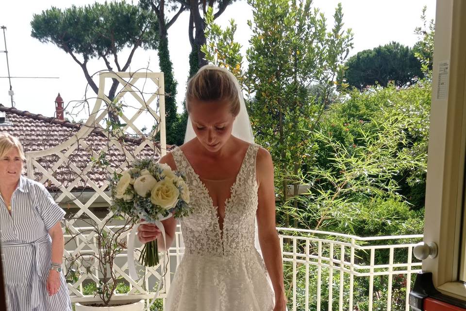 Un'altra bellissima sposa è pr