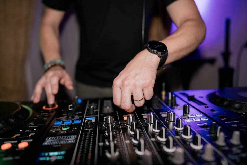 Dettaglio del DJ set e della c