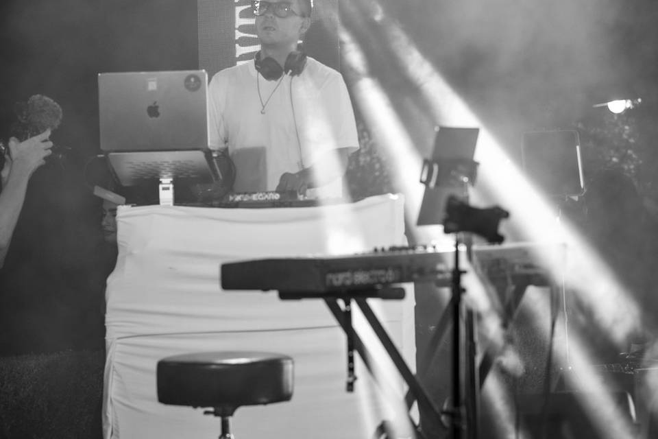 Dj
