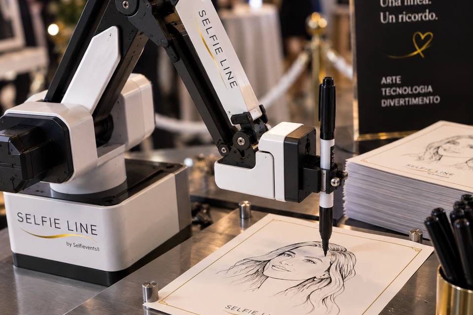 Braccio Robotico che disegna